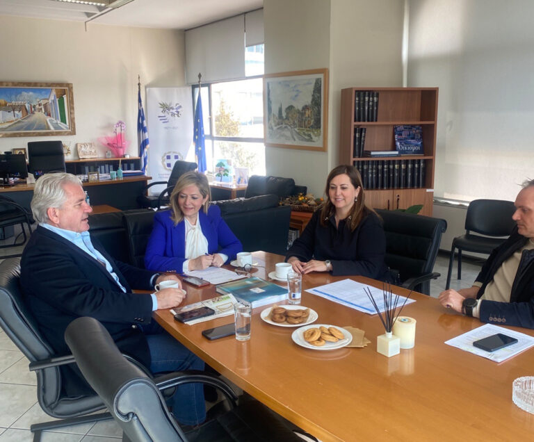 Συνάντηση εργασίας του Δημάρχου Λαυρεωτικής Δημήτρη Λουκά με την Αντιπεριφερειάρχη Ανατολικής Αττικής Βίκυ Καβαλλάρη