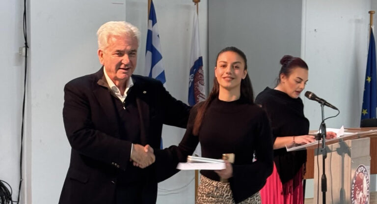 Η ετήσια εκδήλωση απονομής τιμητικών επαίνων στους αποφοίτους των Λυκείων Κερατέας και Λαυρίου που εισήχθησαν στην Τριτοβάθμια Εκπαίδευση για το έτος 2024 πραγματοποιήθηκε απόψε, Παρασκευή 27/12/24, στην κατάμεστη αίθουσα του Παλαιού Μηχανουργείου Λαυρίου. Την εκδήλωση επιμελήθηκε με επιτυχία η Ειδική Σύμβουλος Αναστασία Παπαδοπούλου.