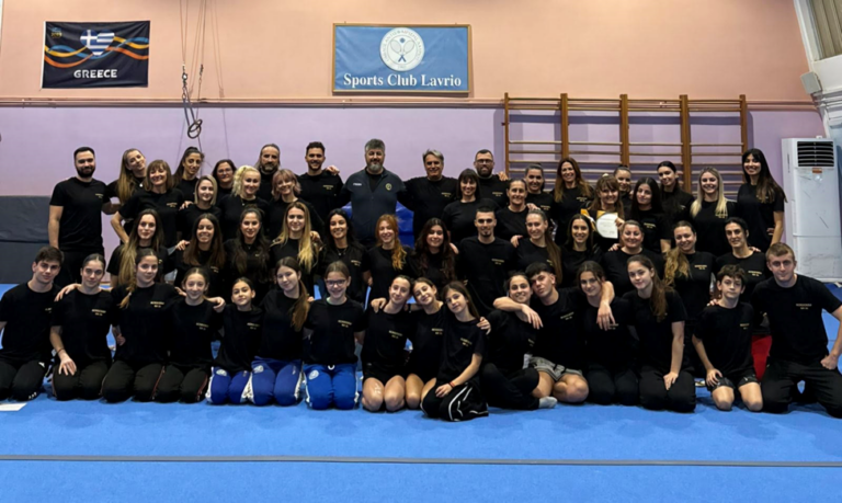 Με απόλυτη επιτυχία ολοκληρώθηκε το τριήμερο Διεθνές Σεμινάριο Ακροβατικής Γυμναστικής που πραγματοποιήθηκε στο Λαύριο στις 9, 10 και 11 Ιανουαρίου 2026, με εισηγητή τον διεθνώς αναγνωρισμένο εκπαιδευτή Marco Palella. Ο Marco Palella είναι μέλος της Παγκόσμιας Ομοσπονδίας Ακροβατικής και Πρόεδρος Ακροβατικής της Ιταλίας, με μακρά πορεία και σημαντικές παγκόσμιες διακρίσεις αθλητών του.